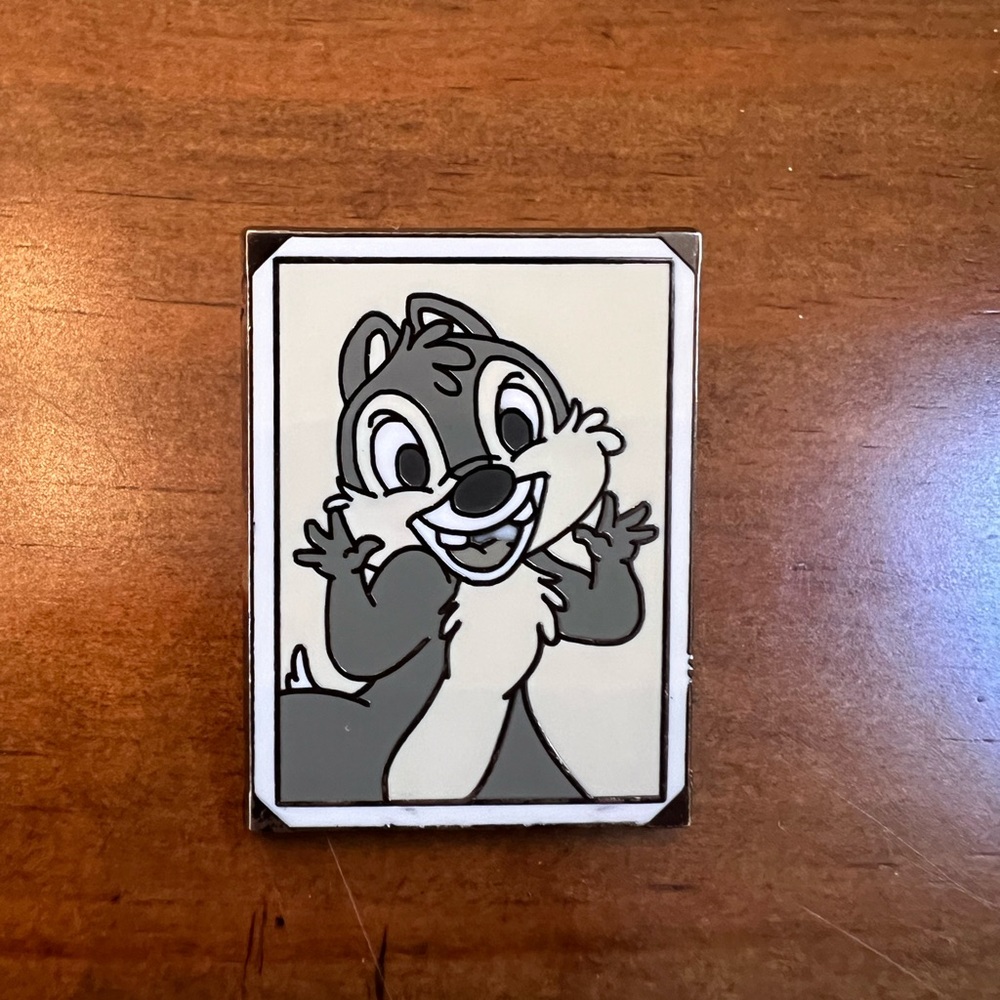Limited Release Disney Dale Trading Pin 2011 Black & White Snapshots Collection